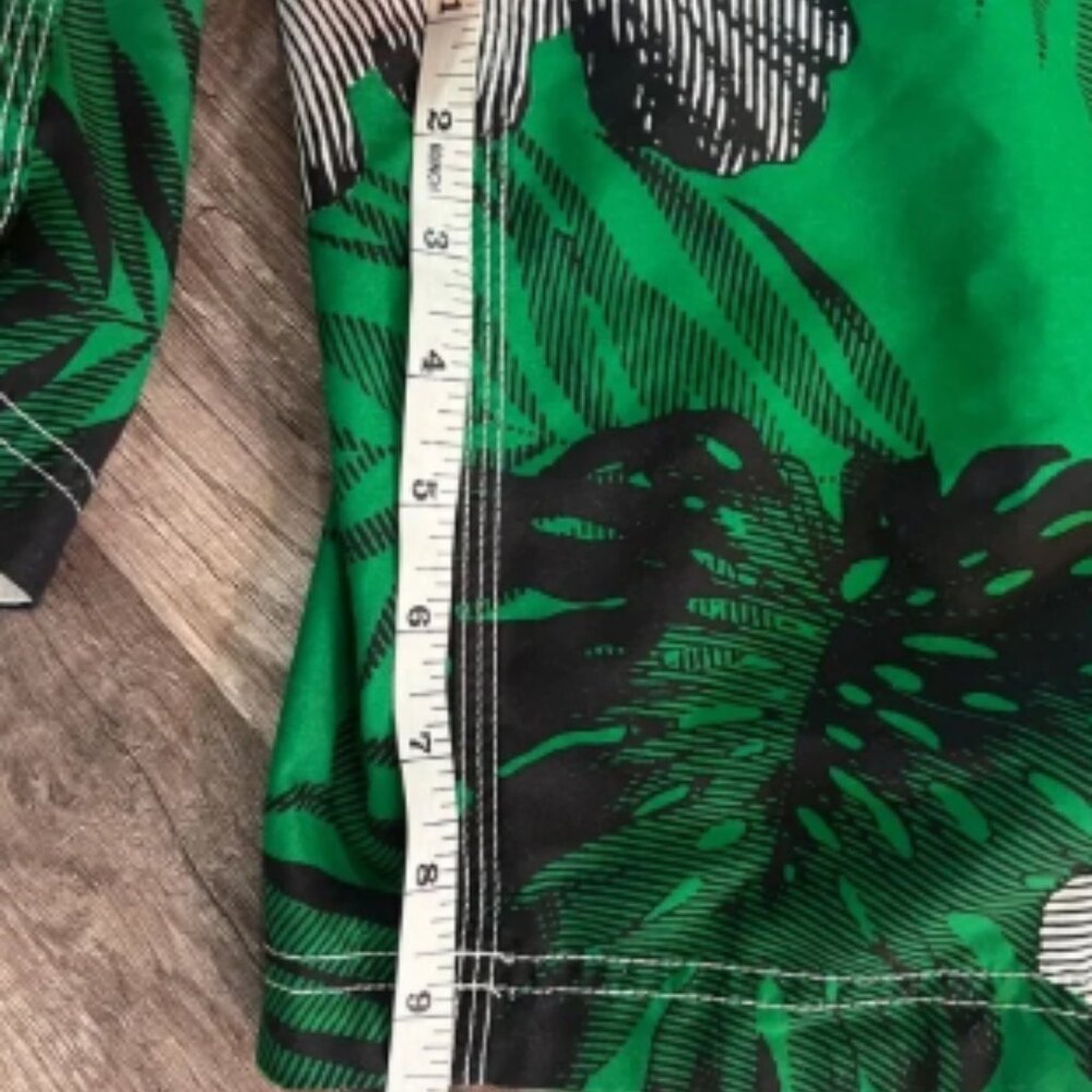 Speedo Green and Black Board Shorts with‎ Tropical Floral Print - Picture 6 of 6